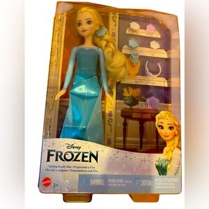 {NEW} Disney Frozen Getting Ready Elsa